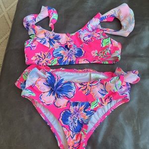 Lilly size 5 bath in suit two piece great condition